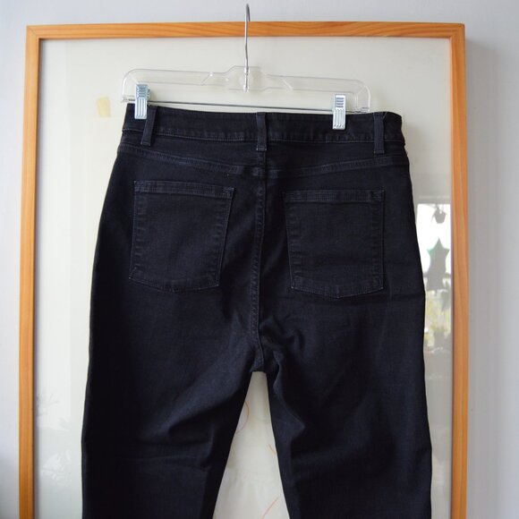 L.L. Bean Classic Fit Black Jeans Size 12 90% Cotton 8% Polyester 2% Elastane - Picture 3 of 3